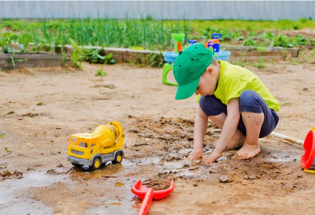 Click here to go to a Canadian ECE article about the value of playing with mud